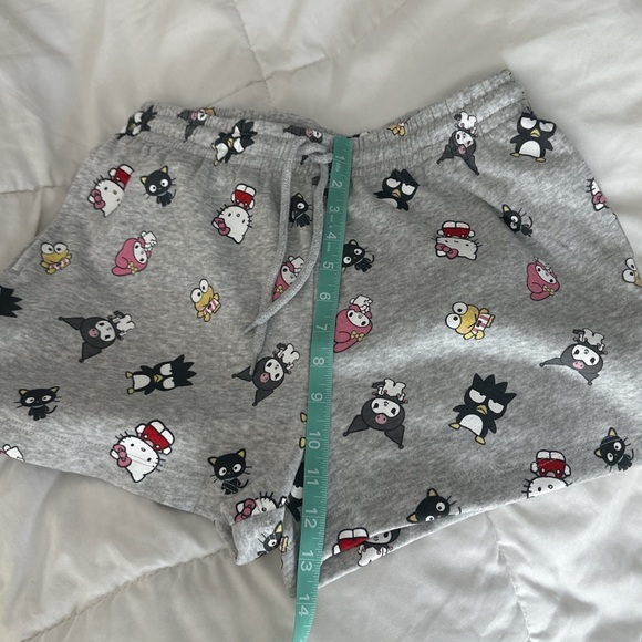 🔥Sold🔥Grey Hello kitty sweat shorts - Picture 7 of 8